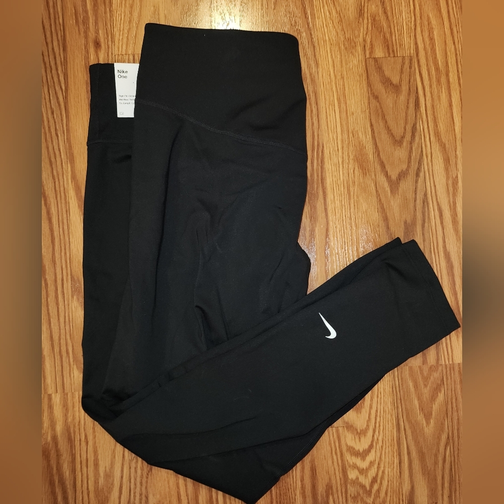 NWT Women's 2X Nike Dry Fit Leggings